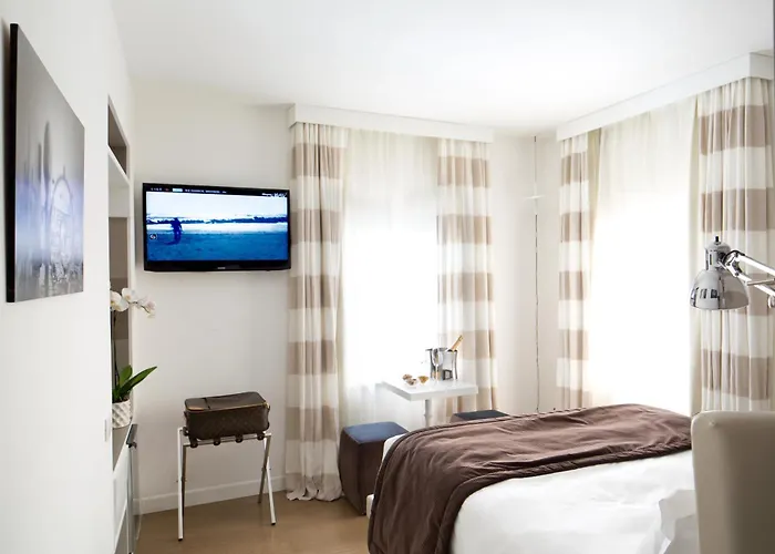 Couette-café Via Del Corso 4*