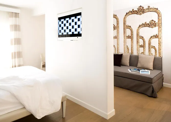 Via Del Corso Couette-café