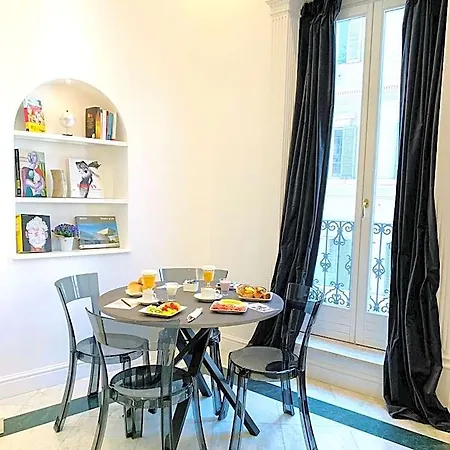 Via Del Corso Bed & Breakfast 4*